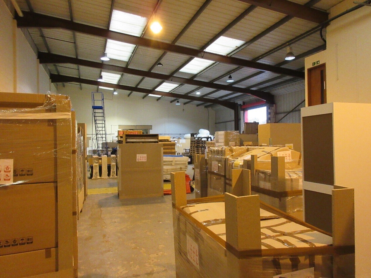 Guildford Rd, Horsham to rent Interior Photo- Image 1 of 2