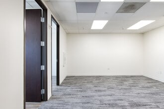 1349 Empire Central Dr, Dallas, TX to rent Interior Photo- Image 2 of 5