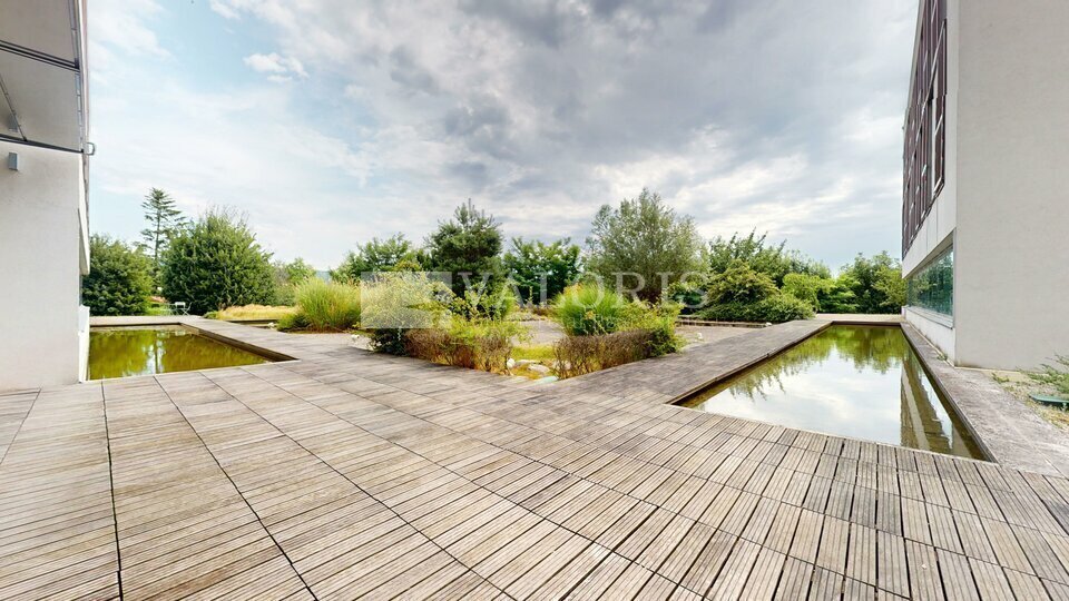 11 Chemin Des Anciennes Vignes, Champagne-au-Mont-d'Or for sale - Building Photo - Image 3 of 12