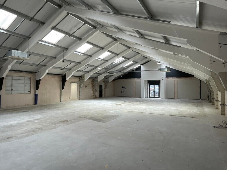 110-112 Southampton Rd, Salisbury to rent - Interior Photo - Image 3 of 5