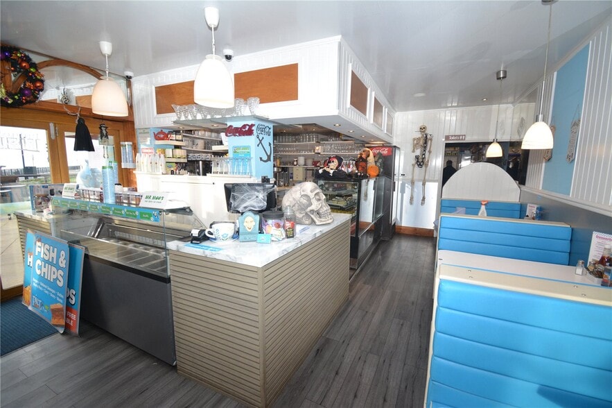 6 South Cliff Rd, Bridlington for sale - Interior Photo - Image 2 of 4