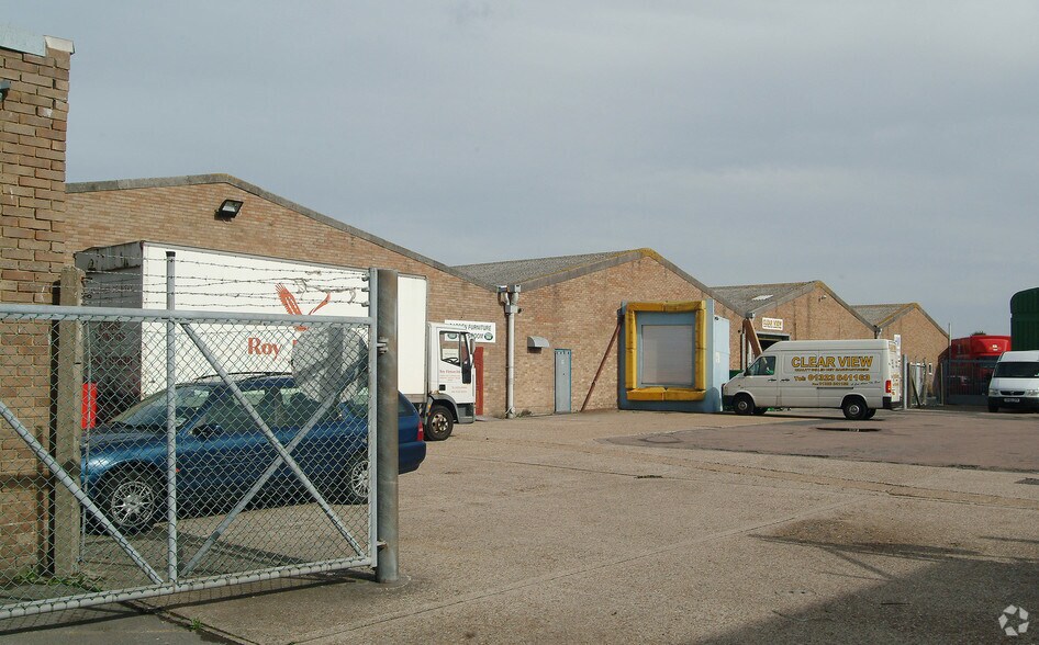 16A Maple Rd, Eastbourne for sale - Primary Photo - Image 1 of 1