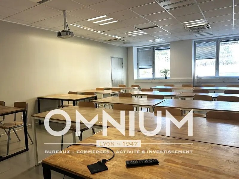 Location Bureaux 453 m² - Photo 1