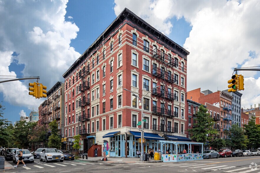 441 E 12th St, New York, NY for rent - Primary Photo - Image 1 of 7