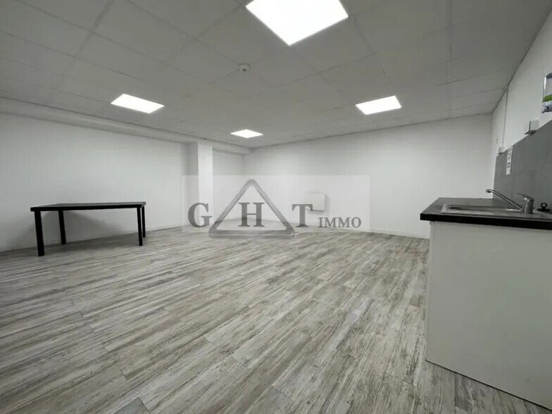 Industrial in Créteil to rent - Interior Photo - Image 2 of 6