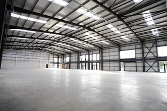 4A Riverside Way, Irvine to rent Interior Photo- Image 1 of 3