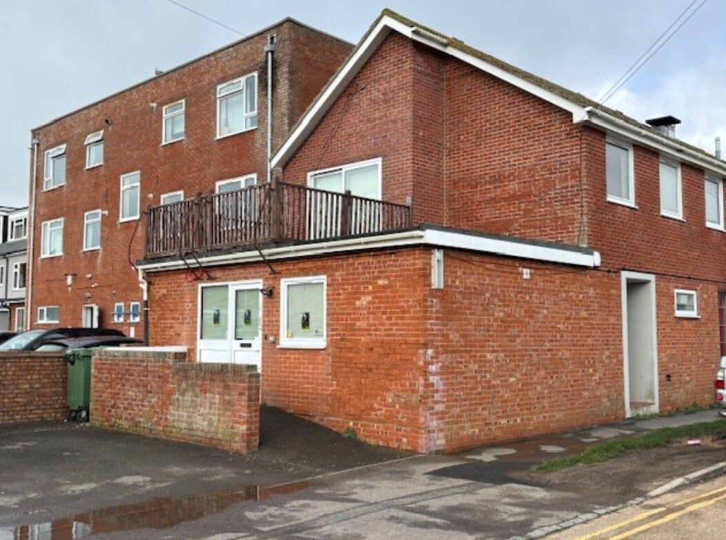 219 South Coast Rd, Peacehaven to rent Primary Photo- Image 1 of 2