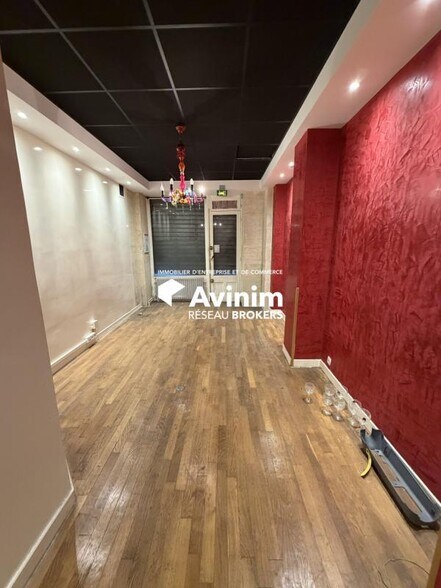 Retail in Paris to rent - Interior Photo - Image 1 of 2
