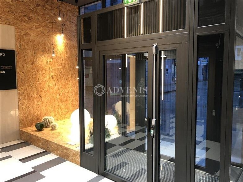 15 Rue Joël Le Theule, Montigny-le-Bretonneux to rent - Interior Photo - Image 3 of 5
