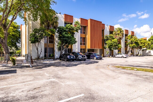More details for 540 NW 165th St, Miami, FL - Office, Office / Medical to Rent