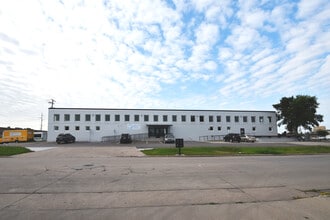 2600 N 3rd Ave, Fargo, ND to rent Building Photo- Image 1 of 3