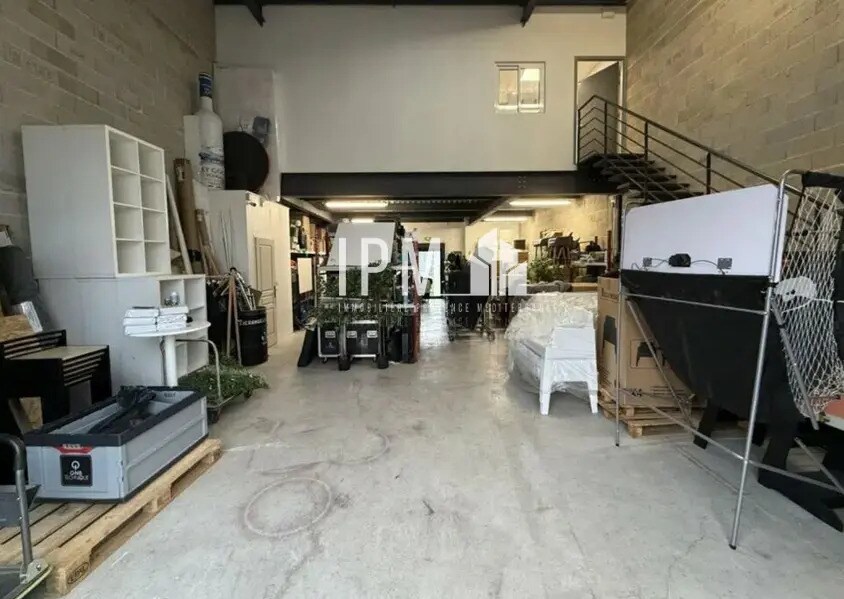 Light Industrial in Aubagne to rent Building Photo- Image 1 of 6