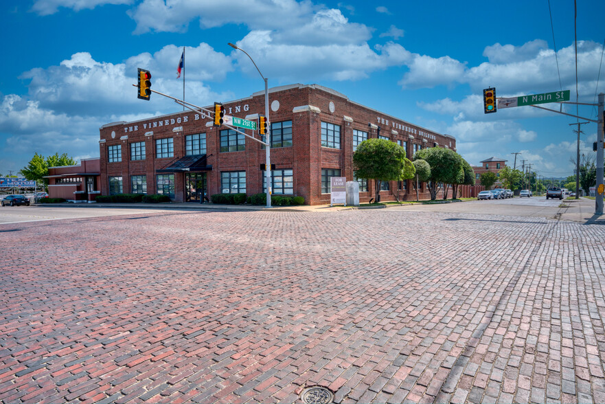 2100 N Main St, Fort Worth, TX for rent - Building Photo - Image 1 of 25