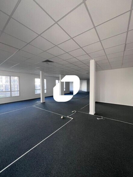 Office in Chessy for sale - Building Photo - Image 2 of 8