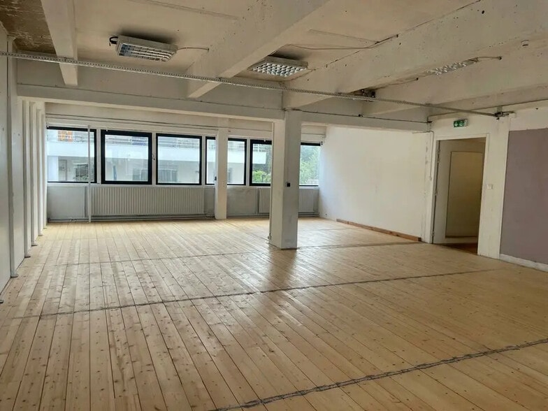 Office in Bordeaux to rent - Building Photo - Image 2 of 4