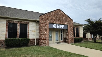 595 Round Rock West Dr, Round Rock, TX for rent Building Photo- Image 1 of 19