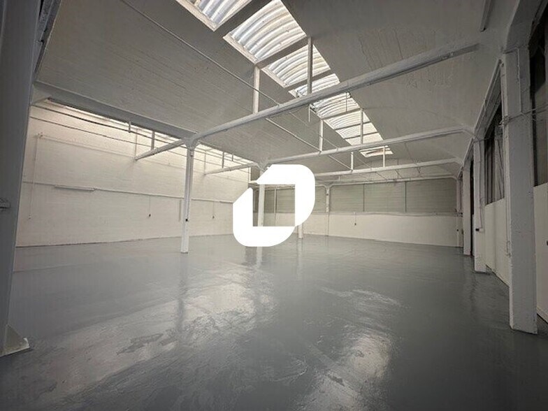 Light Industrial in Épinay-sur-Seine to rent - Interior Photo - Image 1 of 9