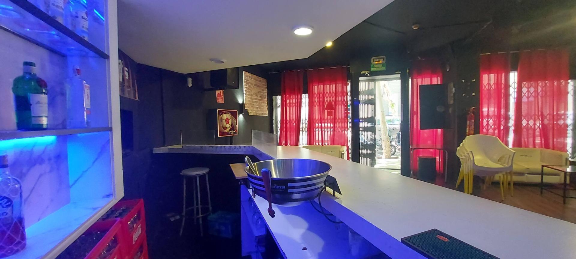 Retail in Barcelona, Barcelona to rent Interior Photo- Image 1 of 14