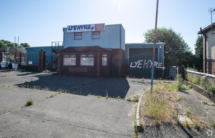 Thorns Rd, Brierley Hill to rent - Building Photo - Image 2 of 2