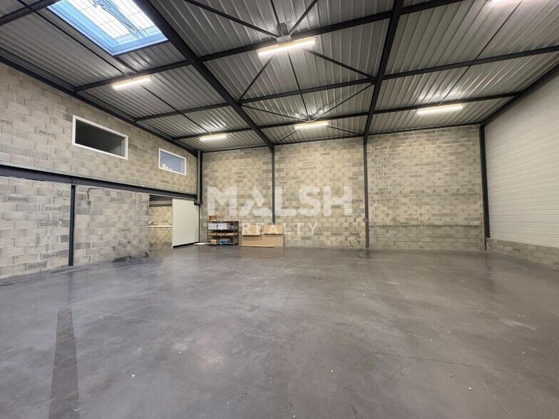 Light Industrial in MARCILLY-D'AZERGUES to rent - Building Photo - Image 2 of 13