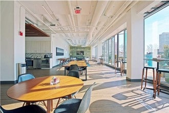 325 Chestnut St, Philadelphia, PA to rent Interior Photo- Image 2 of 3