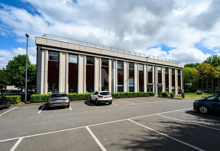 Office in Antony to rent - Building Photo - Image 2 of 10
