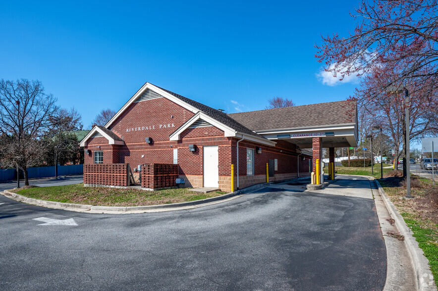 4415 East West Hwy, Riverdale, MD for sale - Primary Photo - Image 1 of 11