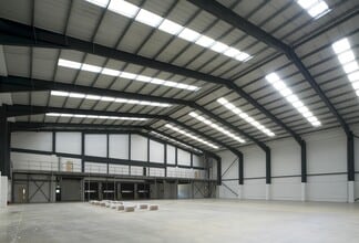 274-275 Abbeydale Rd, Wembley to rent Interior Photo- Image 2 of 2