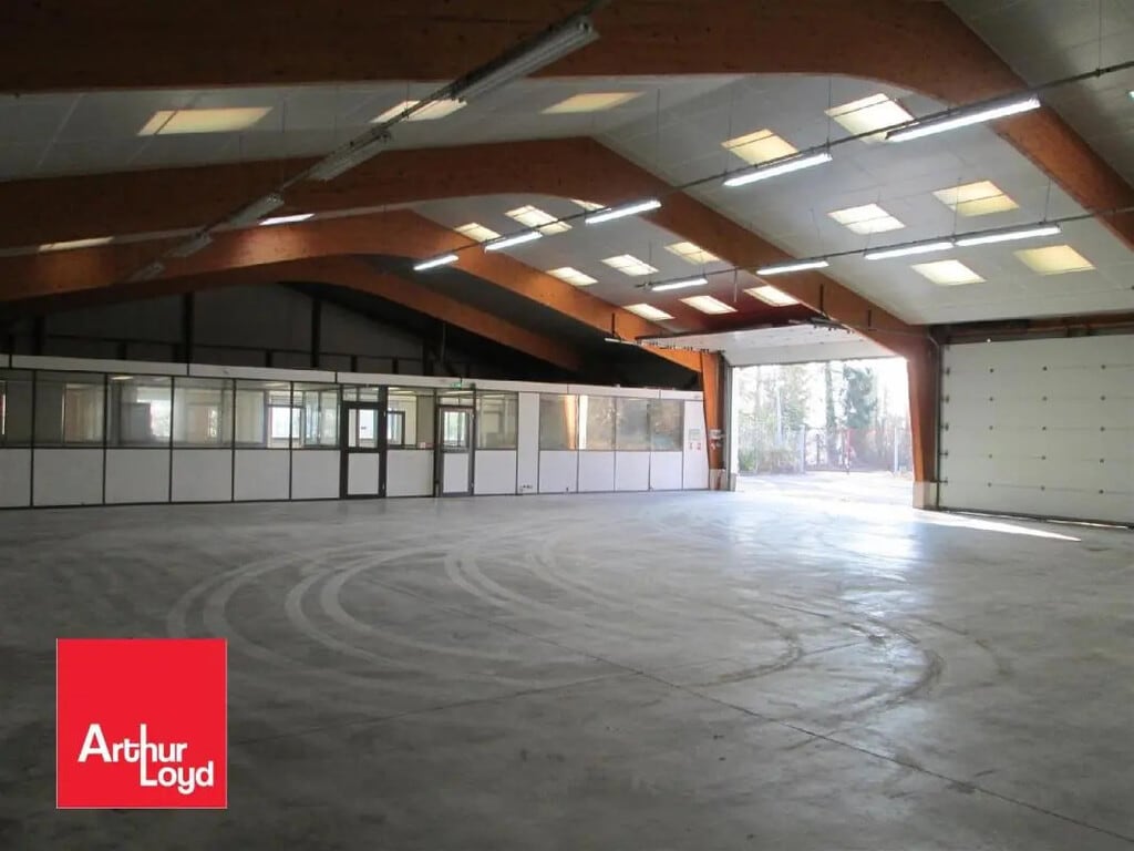 Vente Local d'activités 600 m² - Photo 1