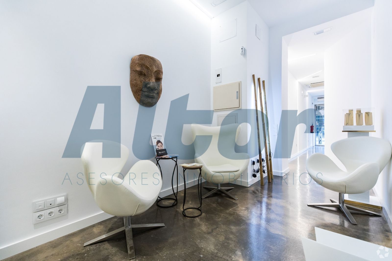 Retail in Madrid, Madrid to rent Interior Photo- Image 1 of 13