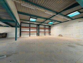 Light Industrial in Tremblay-en-France to rent Interior Photo- Image 2 of 5