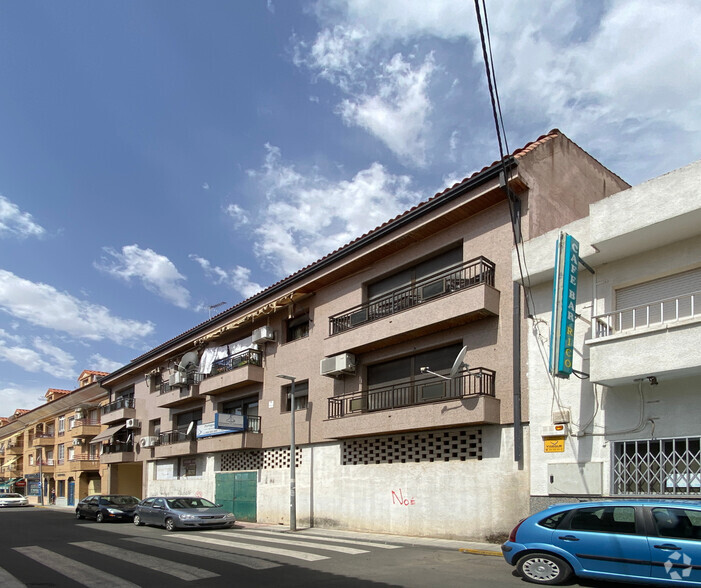 Calle Illescas, 13, Yuncos, Toledo for sale - Building Photo - Image 2 of 2