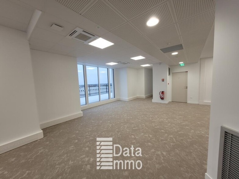 7 Rue D'Ariane, Chessy for sale - Building Photo - Image 3 of 7
