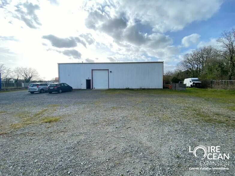 Light Industrial in Nantes to rent - Building Photo - Image 1 of 10