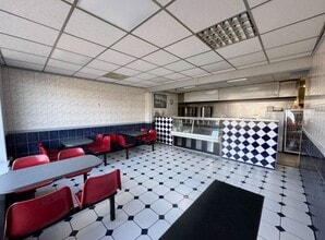 133 Luton Rd, Dunstable to rent Building Photo- Image 1 of 2