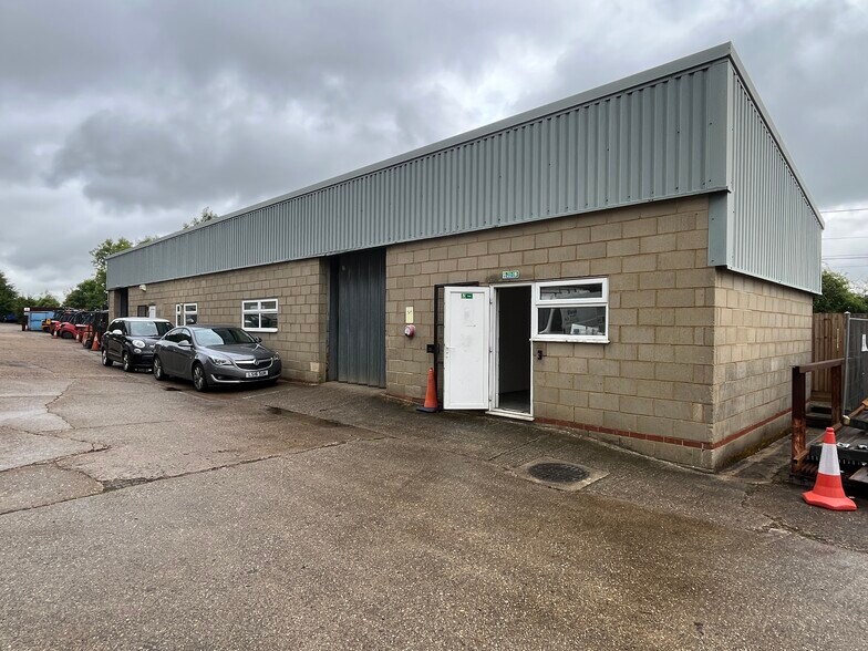Warrenwood Industrial Estate, Stapleford to rent - Building Photo - Image 2 of 15