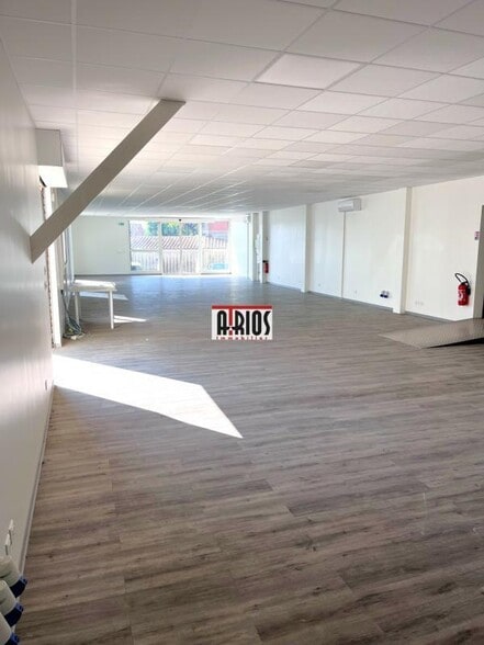 Retail in La Garde to rent - Interior Photo - Image 3 of 10