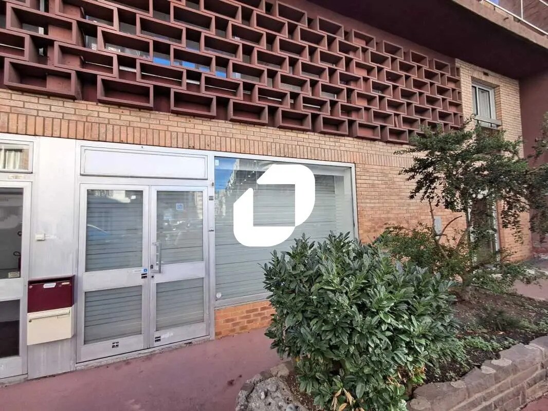 Office in Asnières-sur-Seine to rent Building Photo- Image 1 of 16