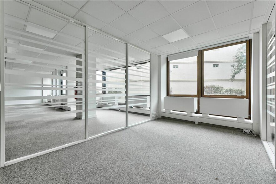 Office in Saint-Cloud to rent - Building Photo - Image 2 of 6