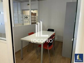Office in Aubagne to rent Interior Photo- Image 2 of 5