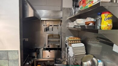Retail in Madrid, Madrid to rent Interior Photo- Image 1 of 8