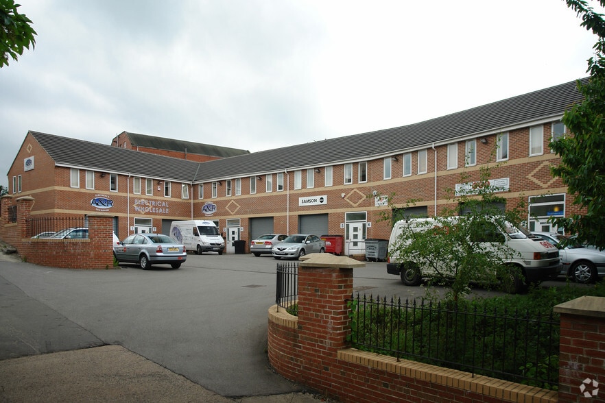 Mill St, Morley for sale - Primary Photo - Image 1 of 1