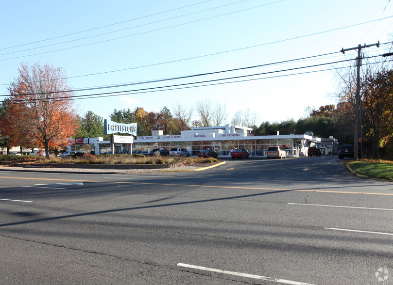 369 W Main St, Avon, CT for rent - Primary Photo - Image 2 of 5