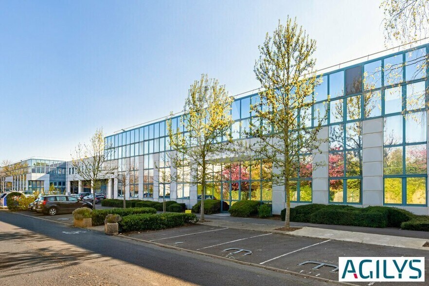 Avenue Du Parc Médicis, Fresnes to rent - Building Photo - Image 3 of 6