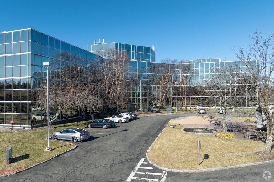 2500 Westchester Ave, Purchase, NY to rent - Primary Photo - Image 1 of 18