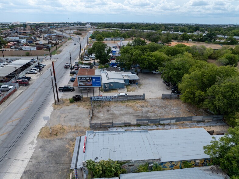 2131 Frio City rd, San Antonio, TX for sale - Building Photo - Image 2 of 5