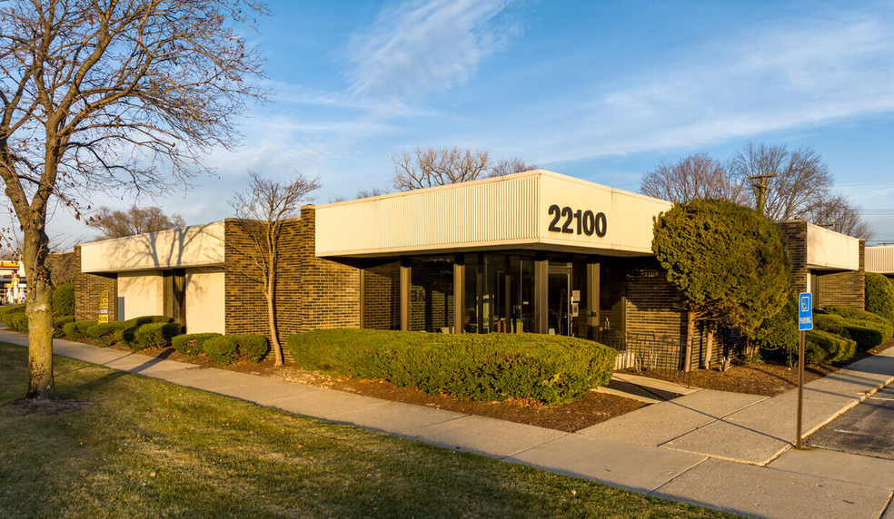 22100 Greater Mack Ave, Saint Clair Shores, MI for rent - Building Photo - Image 1 of 11