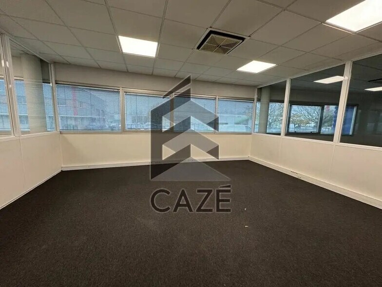 Office in Cenon to rent - Interior Photo - Image 2 of 5