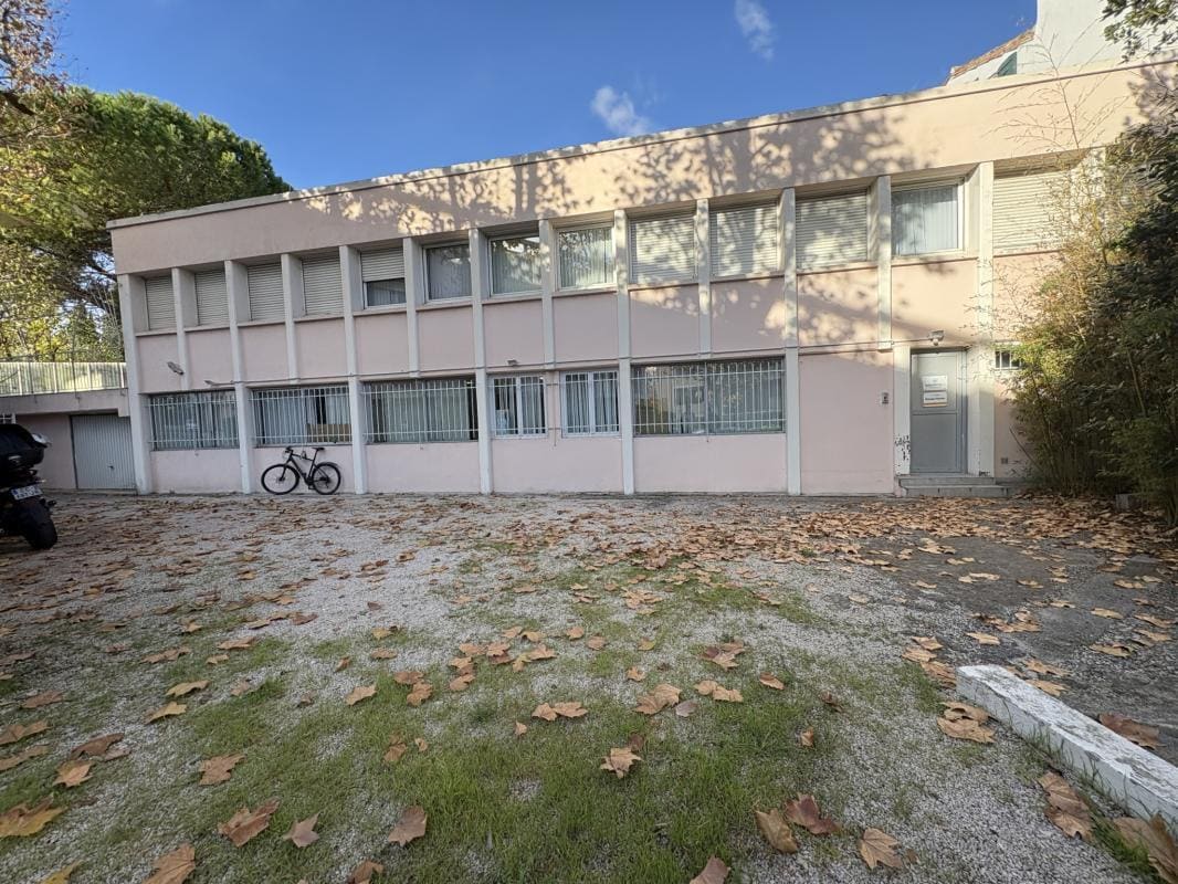 Retail in Marseille to rent Building Photo- Image 1 of 9