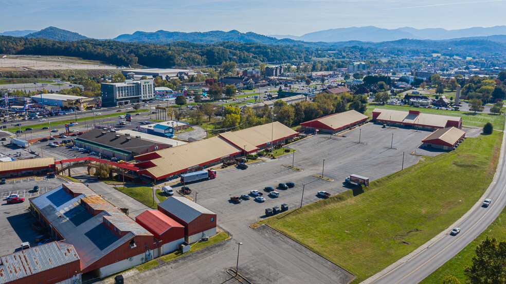 2850 Parkway, Pigeon Forge, TN for sale - Building Photo - Image 1 of 1